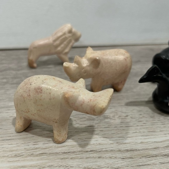 Vintage Mini Wooden Hand Carved Animals Set Of 6: 2 Pigs Lion Hippo Rhino Goose - Picture 9 of 10